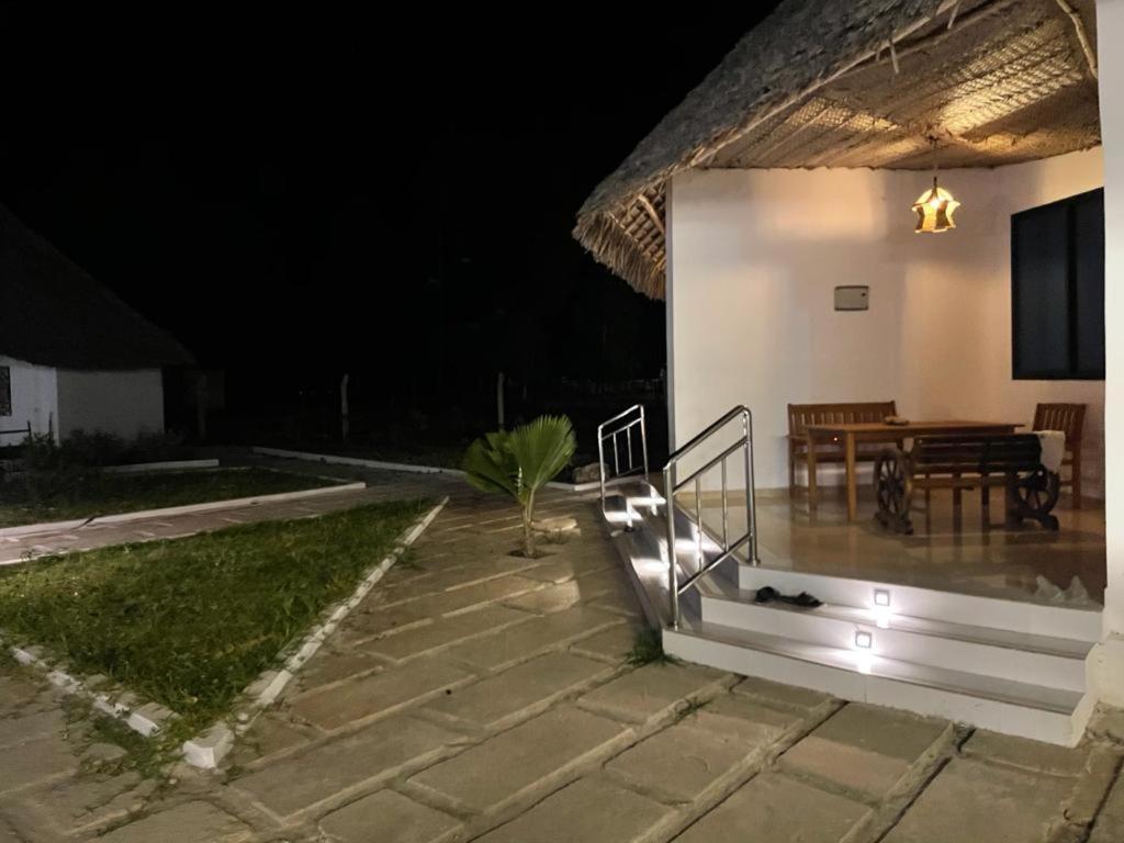 Jambo Beach Hotel パジェ エクステリア 写真